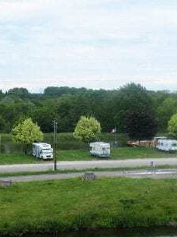 19060302-Camperplaats-Charmes-607x304.jpg